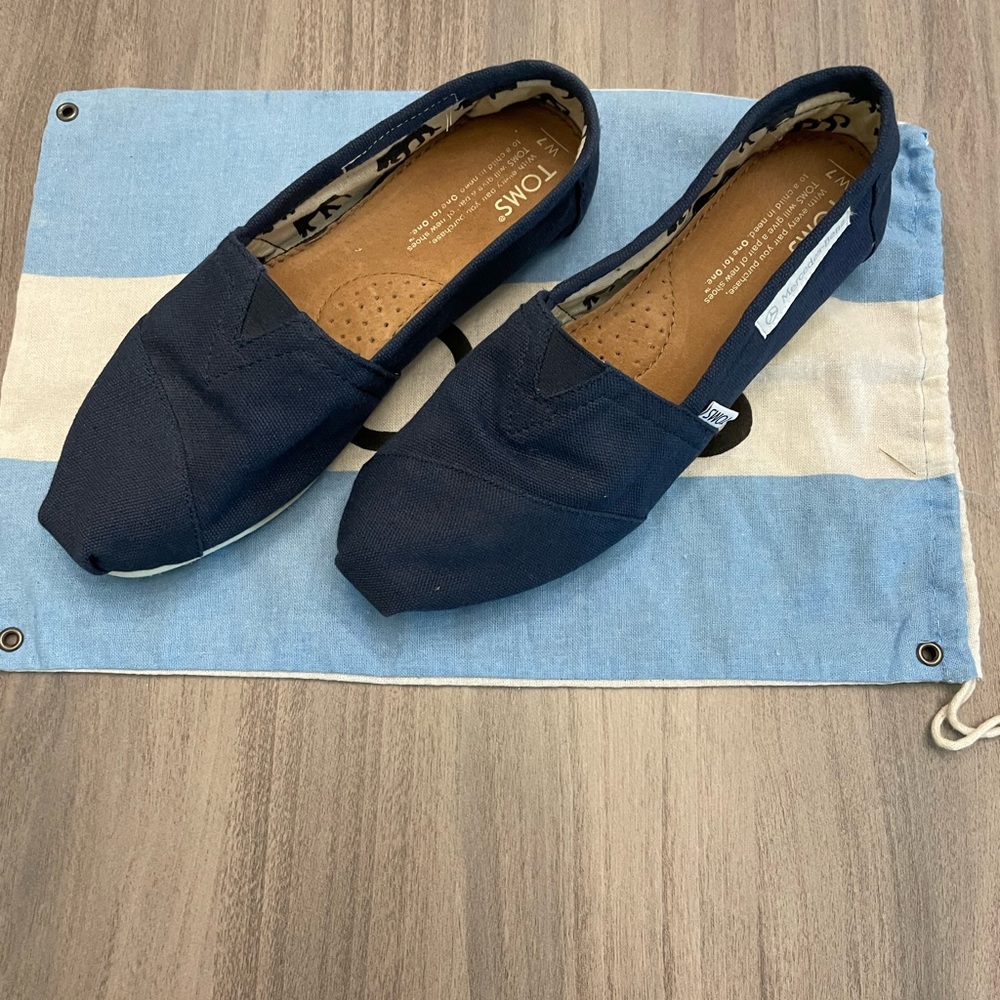 TOMS Mercedes Dark Blue Canvas Slip-Ons like new